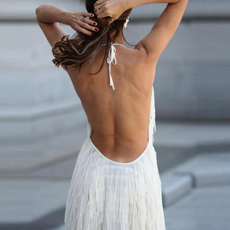 Vestido de Verão Feminino com Franjas, Sexy e Elegante, Decote nas Costas, Sem Mangas, com Gola Suspensa, Casual para Balada ou festas.