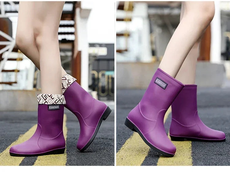 Botas de chuva femininas, fashion para qualquer época do ano, impermeável e antiderrapante de borracha e por dentro é forrada.